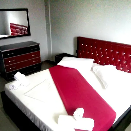 Angelo'S Guesthouse クサミル