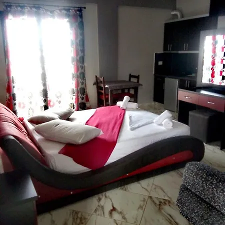 Angelo'S Guesthouse クサミル