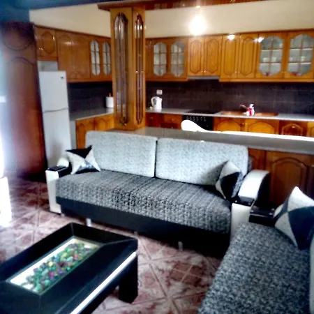 Angelo'S Guesthouse * كساميل